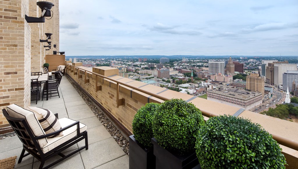 Apartments for Rent in Newark NJ-Eleven80 Apartments Rooftop Terrace With Seating And Planters And City Views