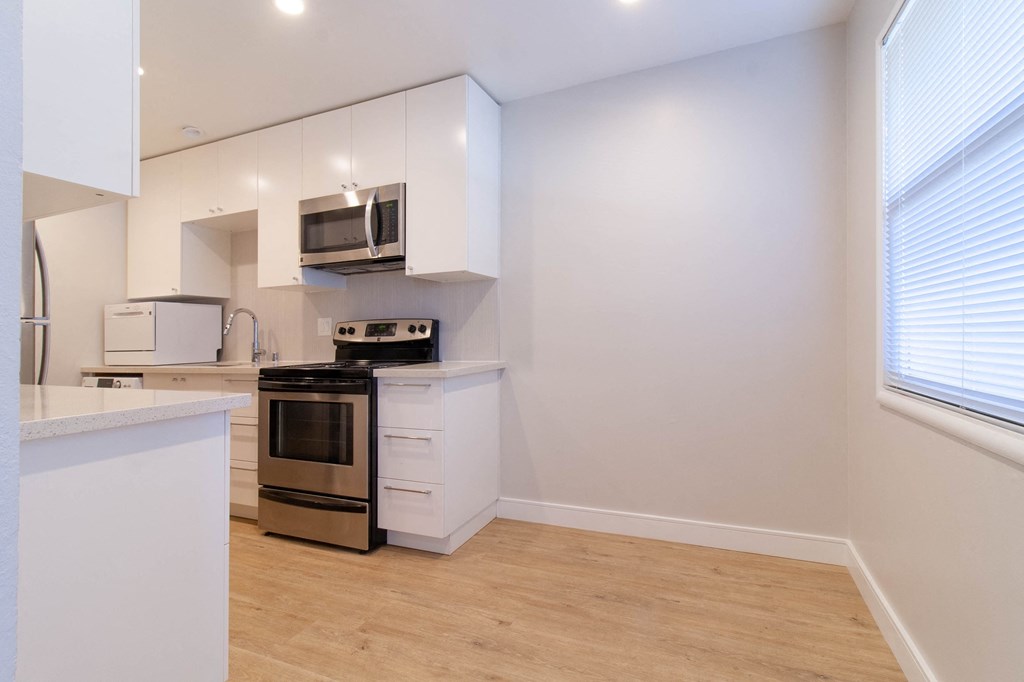 the preserve at ballantyne commons apartment living room and kitchen