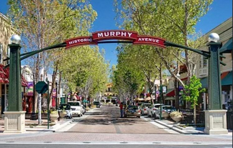 a city street with a street sign that reads murphy avenue