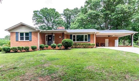 105 North Oak Forest Drive 3 Beds Apartment for Rent