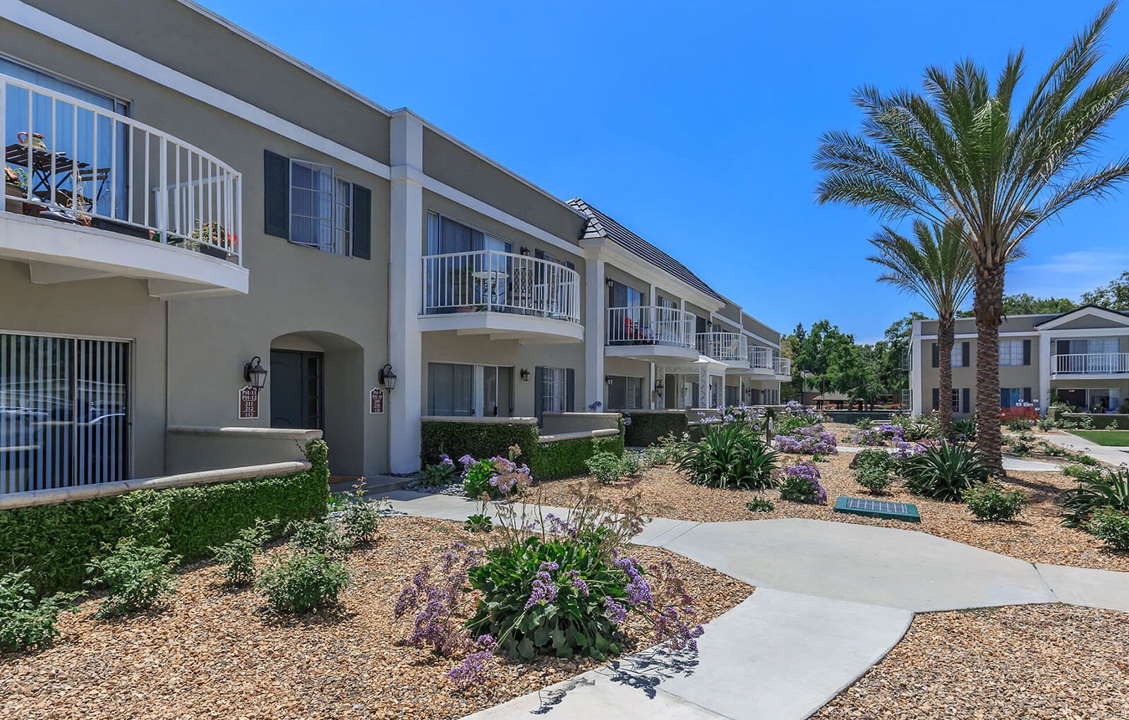 Versailles on the Lake Apartments Apartments in Santa Ana, CA
