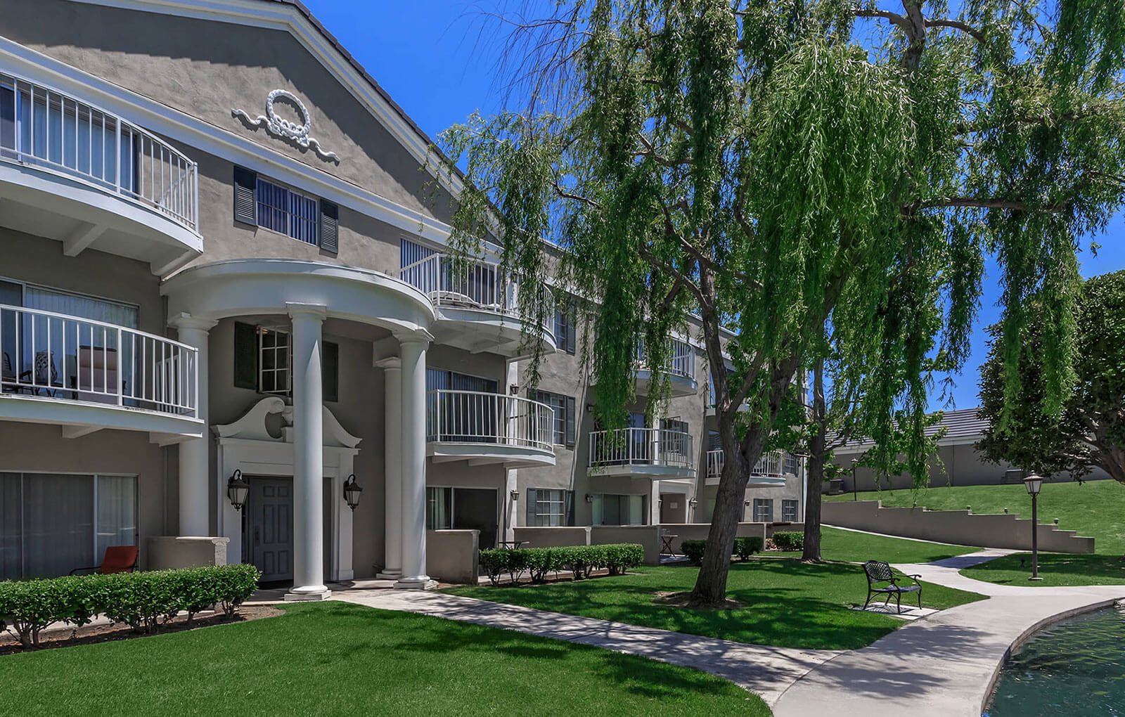 Versailles on the Lake Apartments Apartments in Santa Ana, CA