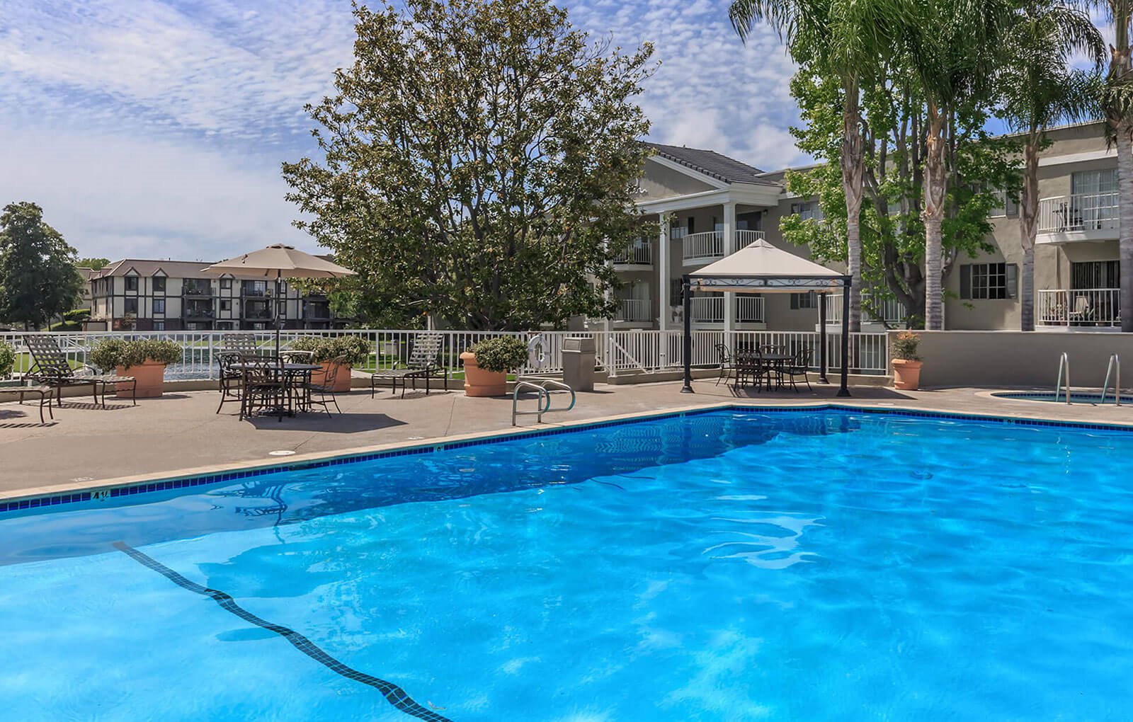 Versailles on the Lake Apartments Apartments in Santa Ana, CA