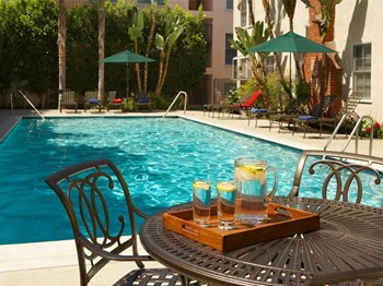 Lindbrook Manor Apartments Pool