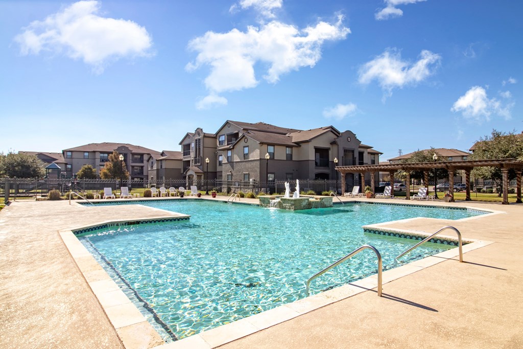 Rosemont at Mayfield Villas Apartments Pool Area and Building