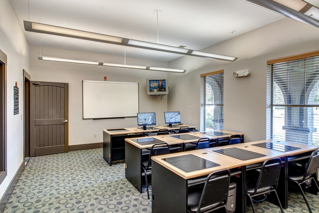 Rosemont at Mayfield Villas Apartments Business Center and Meeting Room