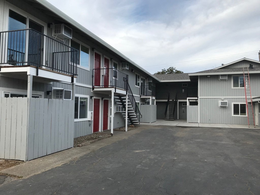 the building where the motel is located