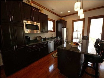 410 KING STREET 3 Beds House for Rent - Photo Gallery 2