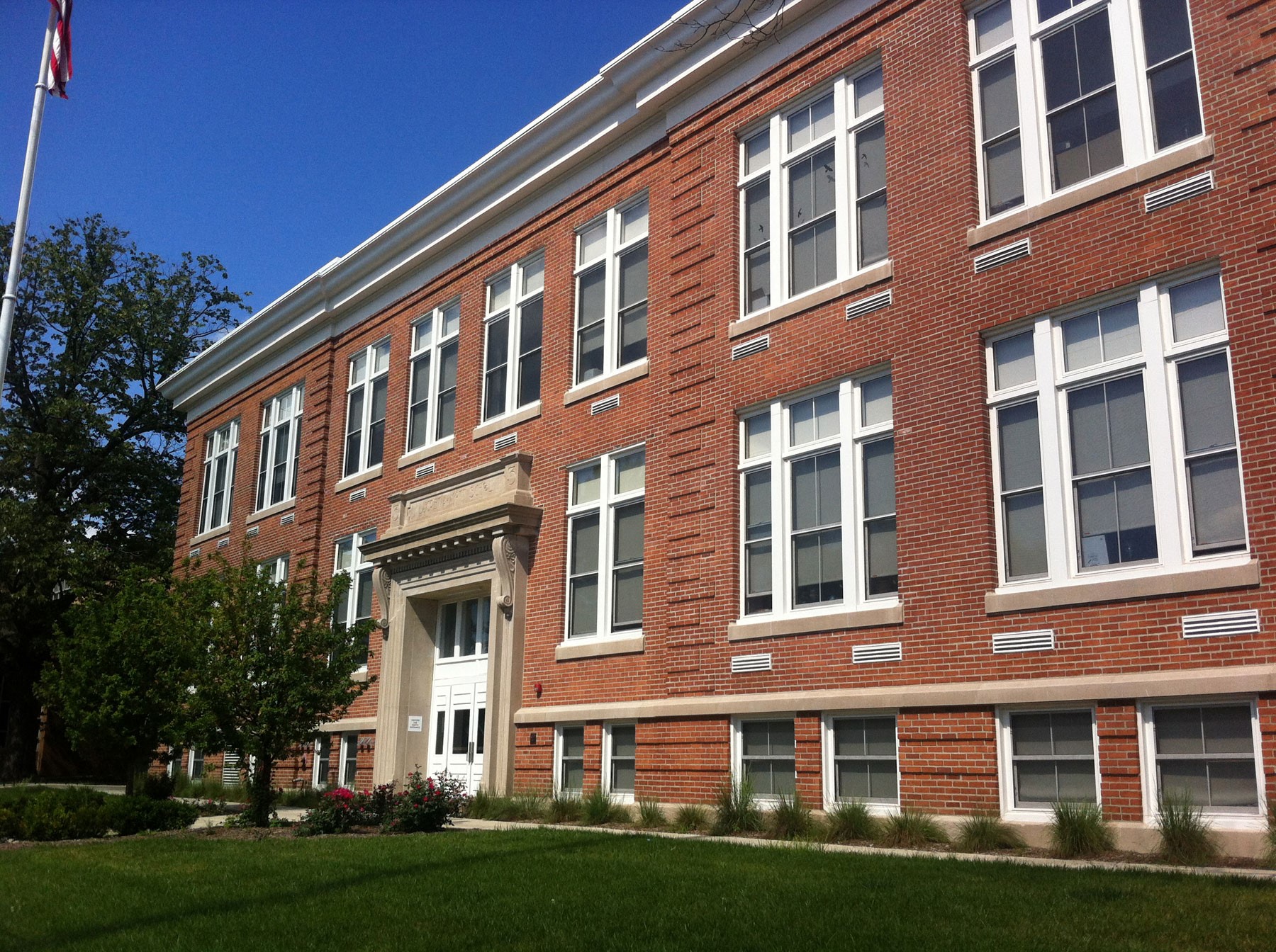 Commonwealth Apartments