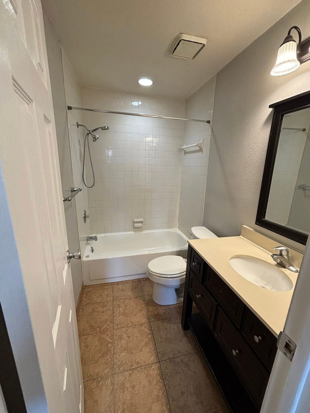 A bathroom with a toilet, sink, and bathtub.
