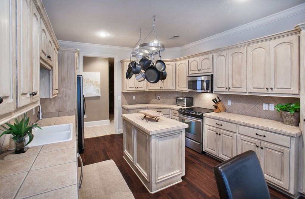 668 Hazelton Drive 4 Beds House for Rent - Photo gallery 4