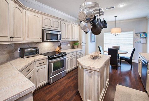 668 Hazelton Drive 4 Beds Apartment for Rent