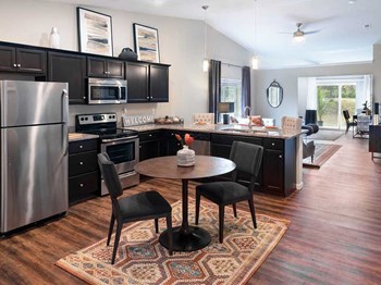 Mansfield OH Apartment Rentals Redwood Mansfield Gallery Forestwood Kitchen To Den - Photo Gallery 3