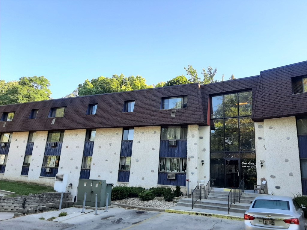a large building with a car parked in front of it