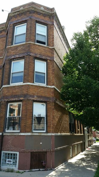901 North Francisco Avenue 2-4 Beds Apartment for Rent