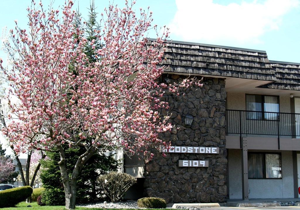 the building where the motel is located