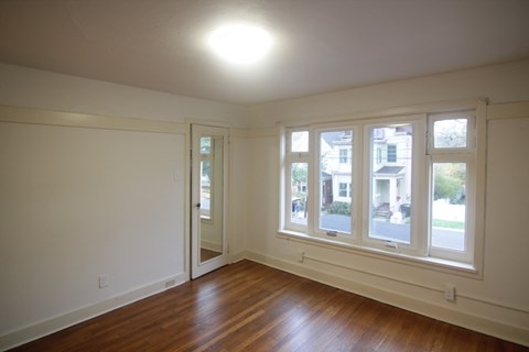 425 Biddle Avenue 2 Beds Apartment for Rent