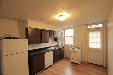 201 Center Street 1 Bed Apartment for Rent - Photo Gallery 5