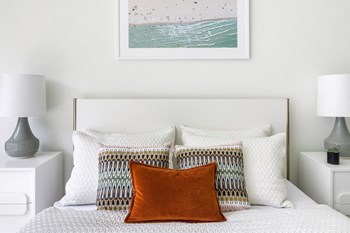 Quarter bedrooms are intimate and soothing with ensuite baths - Photo Gallery 6