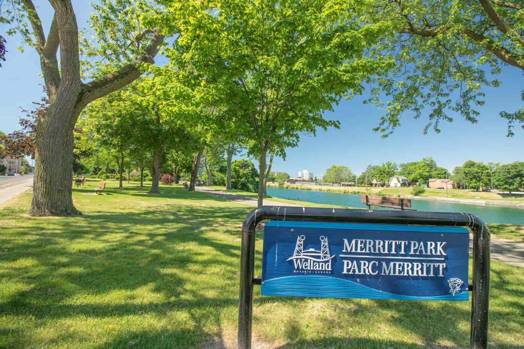a park with a sign that reads merritt park barrariff
