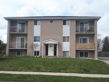 595 Silverbirch Road 1-2 Beds Apartment for Rent