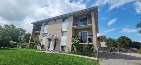 595 Silverbirch Road 1-2 Beds Apartment for Rent