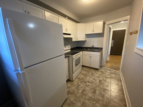 8 1/2 Ottawa Street North 1 Bed Apartment for Rent - Photo Gallery 2
