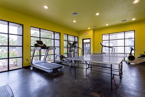 the gym at the preserve at polk apartments