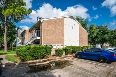 3900 Woodchase Dr. #149 1 Bed Apartment for Rent Photo Gallery 1