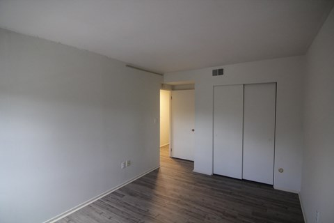 600 Kelly Avenue Studio-2 Beds Apartment for Rent - Photo Gallery 3