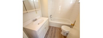 2 Bedrooms, 1 Bathroom