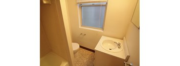 2 Bedrooms, 1 Bathroom