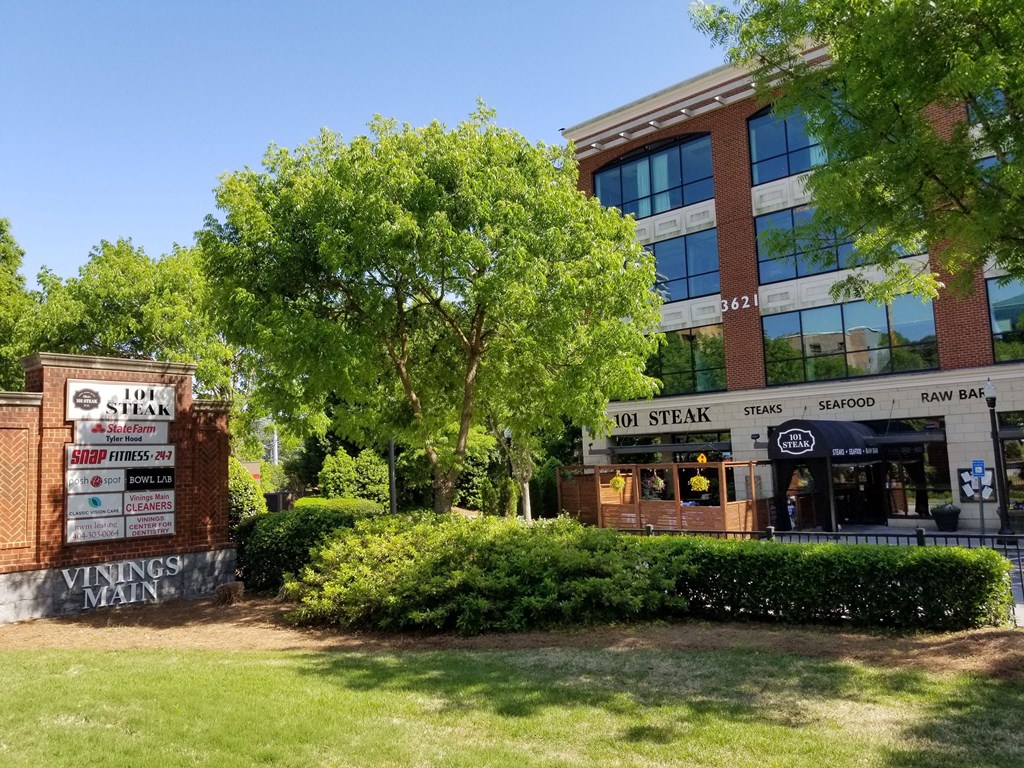 A restaurant named 101 Steak and Seafood is located in front of a building with the number 3621.