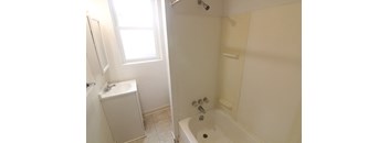 2 Bedrooms, 1 Bathroom