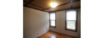 2 Bedrooms, 1 Bathroom