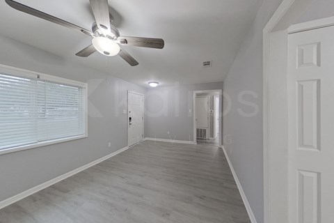 230 E Colonial Dr 3 Beds Apartment for Rent