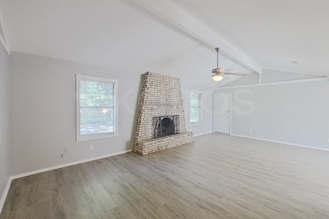 168 Creekview Dr E 3 Beds Apartment for Rent