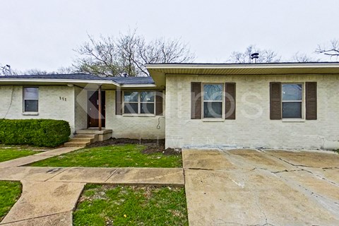 111 Evelyn St 5 Beds Apartment for Rent