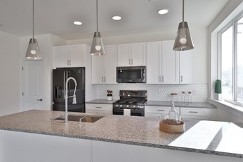 2603 Emerald Street 2-3 Beds Apartment for Rent - Photo Gallery 2