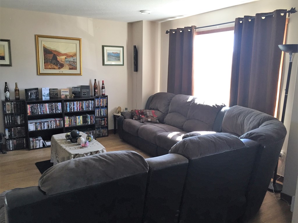 Unit A 201 26 Street 3 Beds House for Rent - Photo Gallery 7