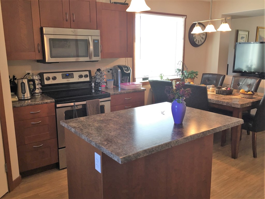 Unit A 201 26 Street 3 Beds House for Rent - Photo Gallery 8