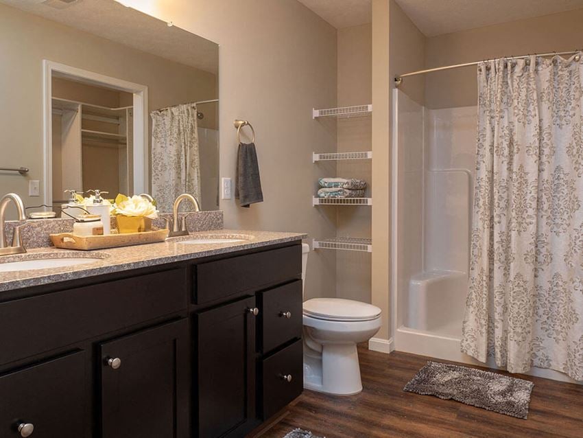 Cuyahoga Falls Apartment Rentals Redwood Living Redwood Cuyahoga Falls Bath Road Bathroom - Photo Gallery 1