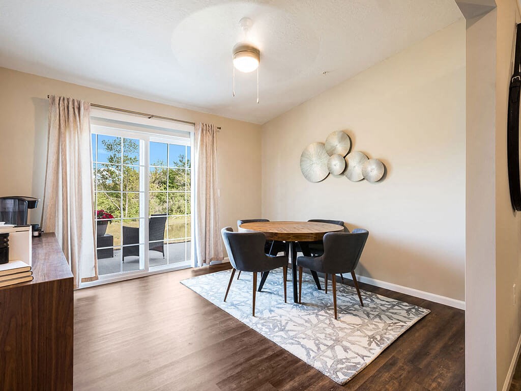 Cuyahoga Falls Apartment Rentals Redwood Living Redwood Cuyahoga Falls Bath Road Den