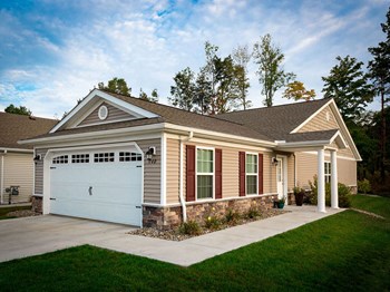 Cuyahoga Falls Apartment Rentals Redwood Living Redwood Cuyahoga Falls Bath Road Exterior Neighborhood Setting - Photo Gallery 4
