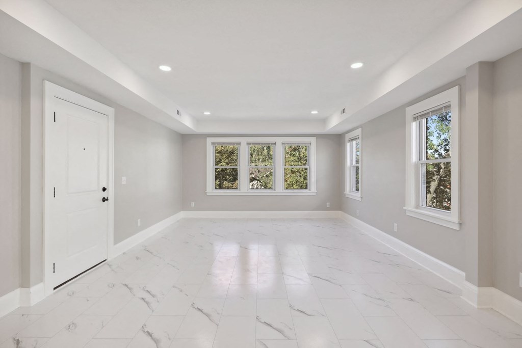 Columbus Pointe Apartments (Nina)