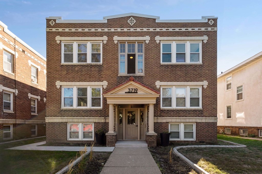 Columbus Pointe Apartments (Nina)