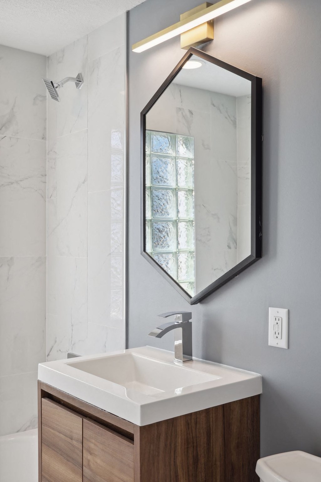 Columbus Pointe Apartments (Nina)