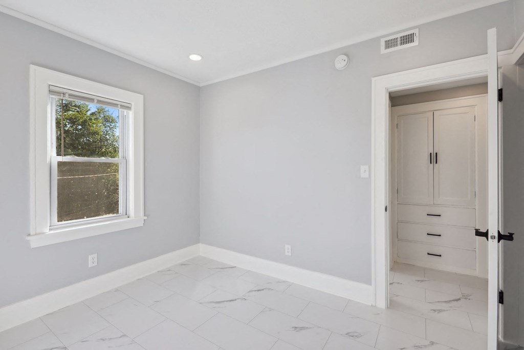 Columbus Pointe Apartments (Nina)