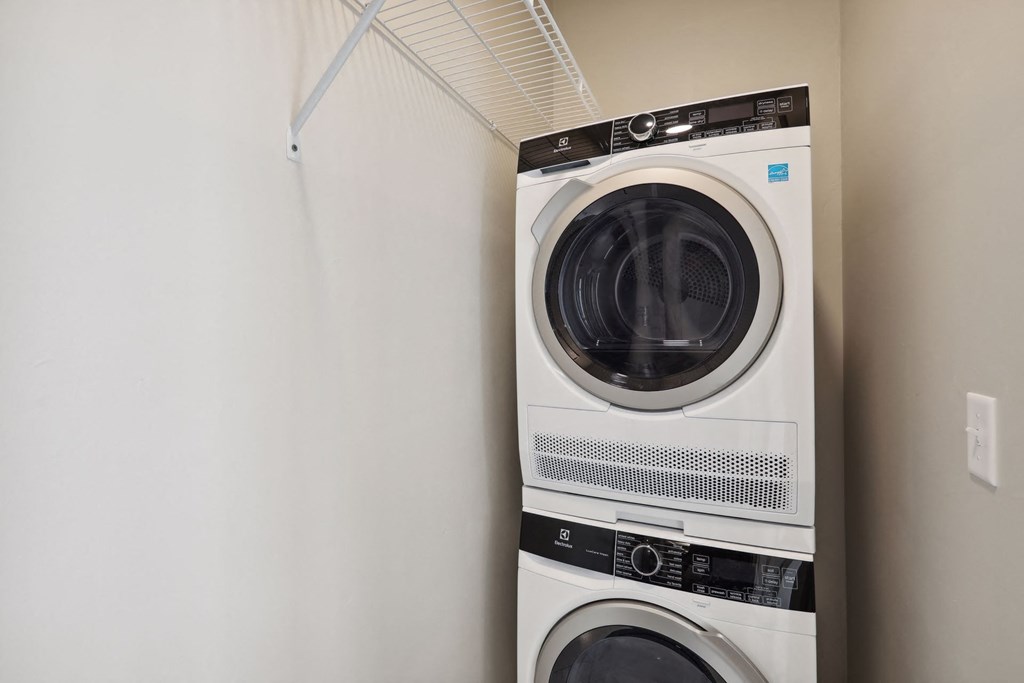 Columbus Pointe Apartments (Nina)