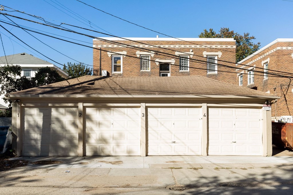 Columbus Pointe Apartments (Nina)